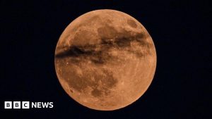 Eclipsea lunară Blood Moon atrage atenția observatorilor de cer.
