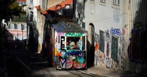 Elevador da Glória: simbol al Lisabonei cu aproape 140 de ani de tradiție.
