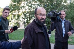 Preotul Visarion Alexa, condamnat la suspendare pentru agresiune sexuală. Decizia este definitivăea noastră”