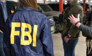 FBI a solicitat în decembrie 2024 extrădarea unui minor de 17 ani, audiat pentru amenințări adresate școlilor și spitalelor, însă justiția română a refuzat, considerând pedeapsa prevăzută în SUA excesivă