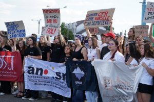Studenți din întreaga țară organizează proteste pe 29 septembrie, în semn de protest față de măsurile de austeritate impuse de autorități, conform unui comunicat al alianței organismele studențești; colegiul reprezentanților studențești întreabă dacă sistemul educațional suportă consecințele guvernelor slabeea noastră”