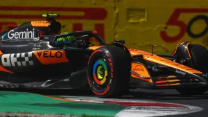 Lando Norris, cel mai rapid, în timp ce Charles Leclerc intervine între McLaren în ultimele antrenamente.