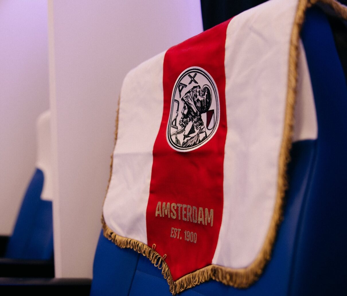 Fanii Ajax nu vor putea călători la Marsilia pentru partida cu Olympique din Liga Campionilor, din cauza incidentelor generate anterior