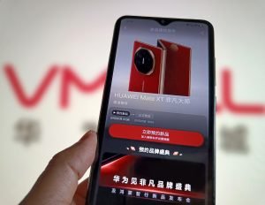 Huawei a dezvoltat DeepSeek, un chatbot cu aproape 100% eficiență în cenzură