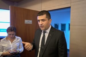 Radu Miruţă anunță semnarea unui ordin guvernamental ce a dus la pensionarea a 21 de administratori speciali din companii de stat, cu salarii de până la 30.000 leiea noastră”