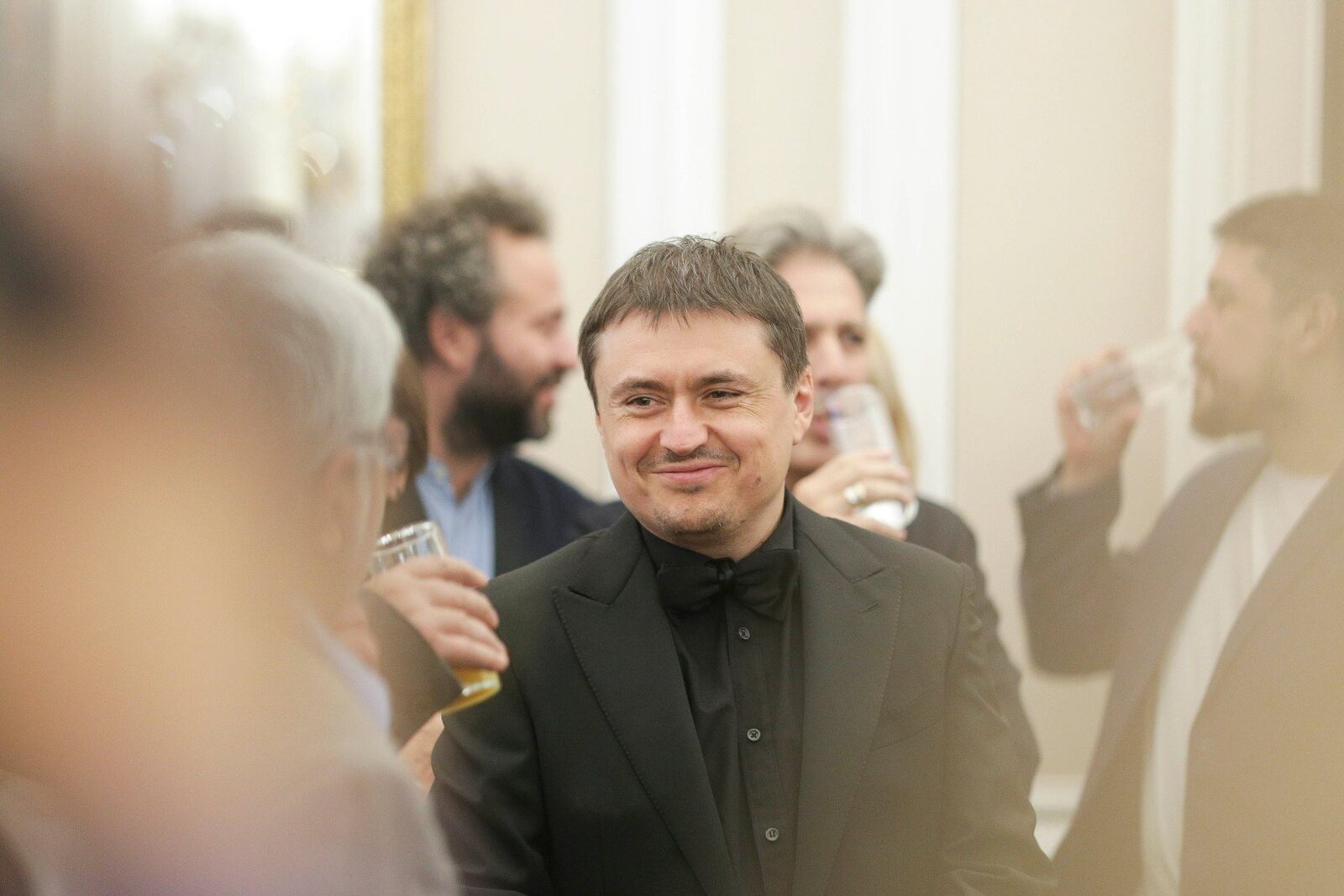 [ad_1] Regizorul Cristian Mungiu subliniază că societatea românească se află într-o ruptură profundă între progresism și conservatorism, fiind divizată în mod total