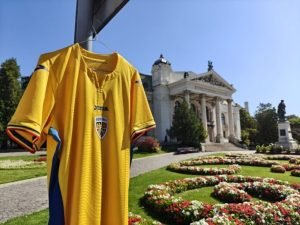 Tineretul României își începe astăzi parcursul în preliminariile EURO 2027! Meciul România U21 – Kosovo U21 se va desfășura la ora 18:30, transmis în direct pe canalul PRO ARENA!