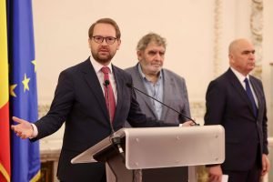 Dominic Fritz: Președinta Maia Sandu are nevoie de sprijinul fiecărui alegător pentru a menține Moldova pe drumul european și la Timișoara există posibilitatea de a vota. Anunță colegii sau cunoscuții care pot participa mâine și exprimă-ți susținerea; fiecare vot reprezintă o declarație de libertate