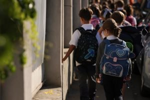 Elevii de clasa a V-a vor beneficia de burse de performanță pentru anul școlar 2025-2026, în funcție de media obținută în primele două module, cu prima plată programată pentru 20 februarie