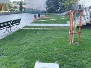 Un băiețel a decedat în Vaslui după ce a călcat pe un spot luminos: „Era desculț, cu tata, prin iarbă”