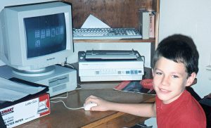 De la dial-up la netcafe, mIRC și jocuri, oamenii făceau coadă pentru e-mail în ’90