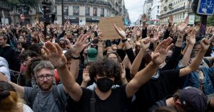 Grevă generală în Franța: Oamenii protestează împotriva austerității, avertisment MAE pentru români.