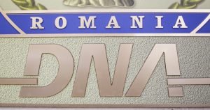 Un oficial de la Ministerul Economiei a fost reținut de anchetatorii Direcției Naționale Anticorupție.