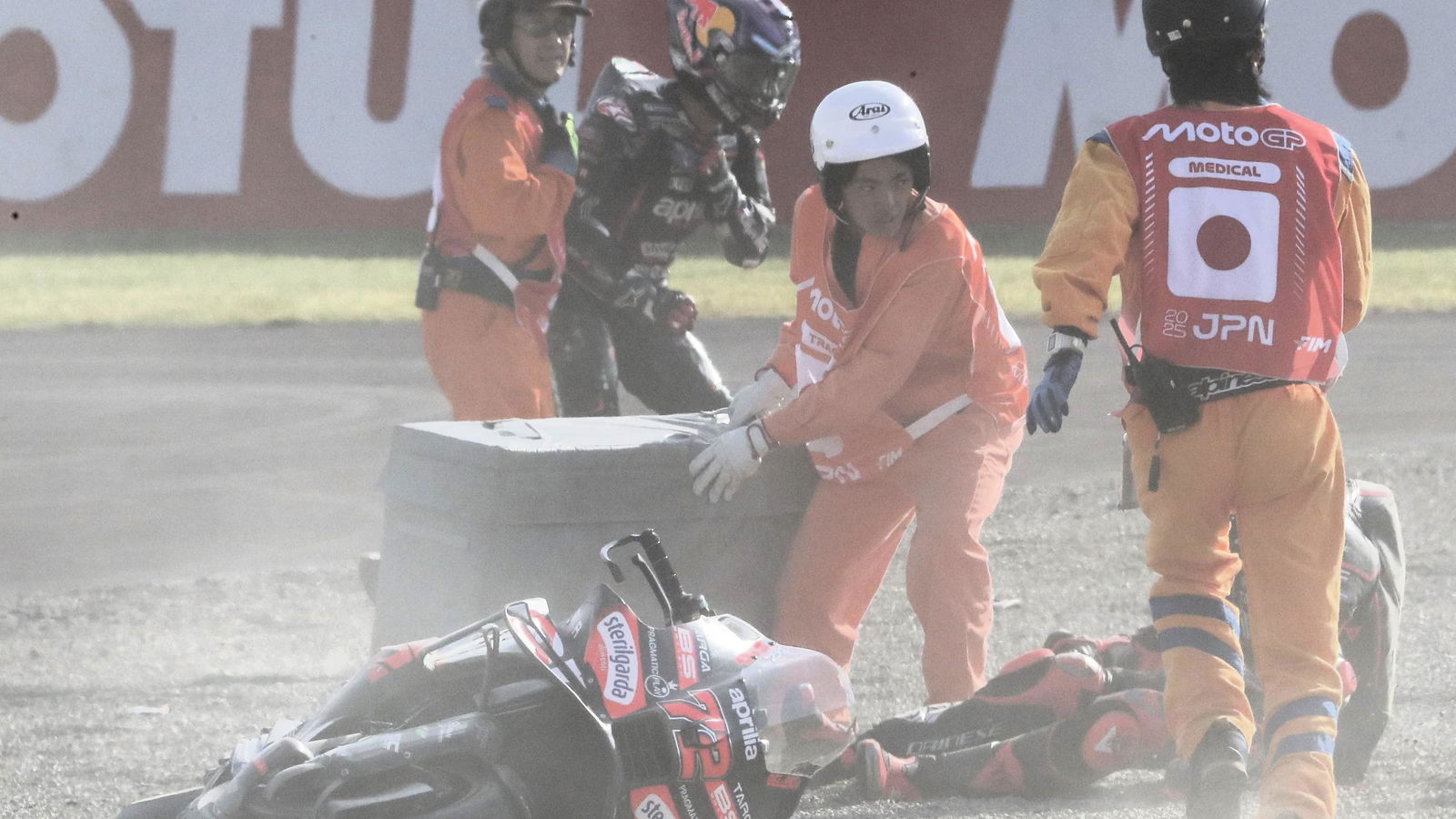 Jorge Martin suferă o „fractură dislocată” în urma coliziunii din Sprintul MotoGP japonez.