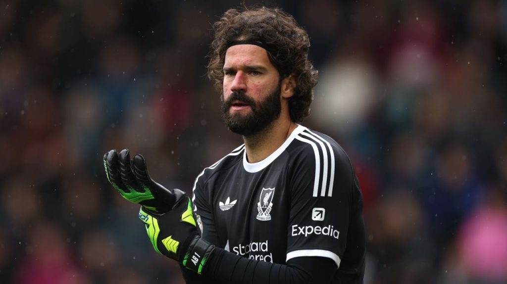 Lovitură pentru Liverpool! Alisson Becker s-a accidentat în meciul cu Galatasaray