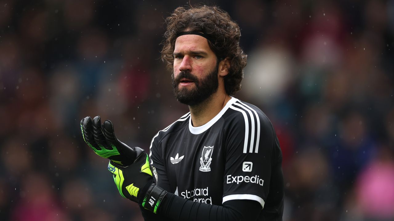 Lovitură pentru Liverpool! Alisson Becker s-a accidentat în meciul cu Galatasaray