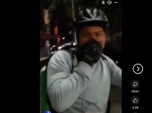 Tânărul care a agresat un curier pe o stradă din București, acuzându-l de invasivitate, a fost adus la audieri marțiea noastră”