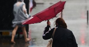 Vremea se răcește, ploile se apropie: avertizări cod galben pentru averse și vânt intens.