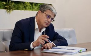 Marcel Boloş, ex-ministru de finanțe, a declarat că l-a informat pe prim-ministrul Marcel Ciolacu de ”minim şase ori” confruntându-se cu creșterea deficitului bugetar. Acesta adaugă că premierul a avut o reacție de neglijență, fiind indiferent la aceasta; Reacția lui Ciolacu.