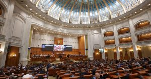 Prima moțiune de cenzură împotriva Guvernului Bolojan a fost respinsă, ședința continuă.