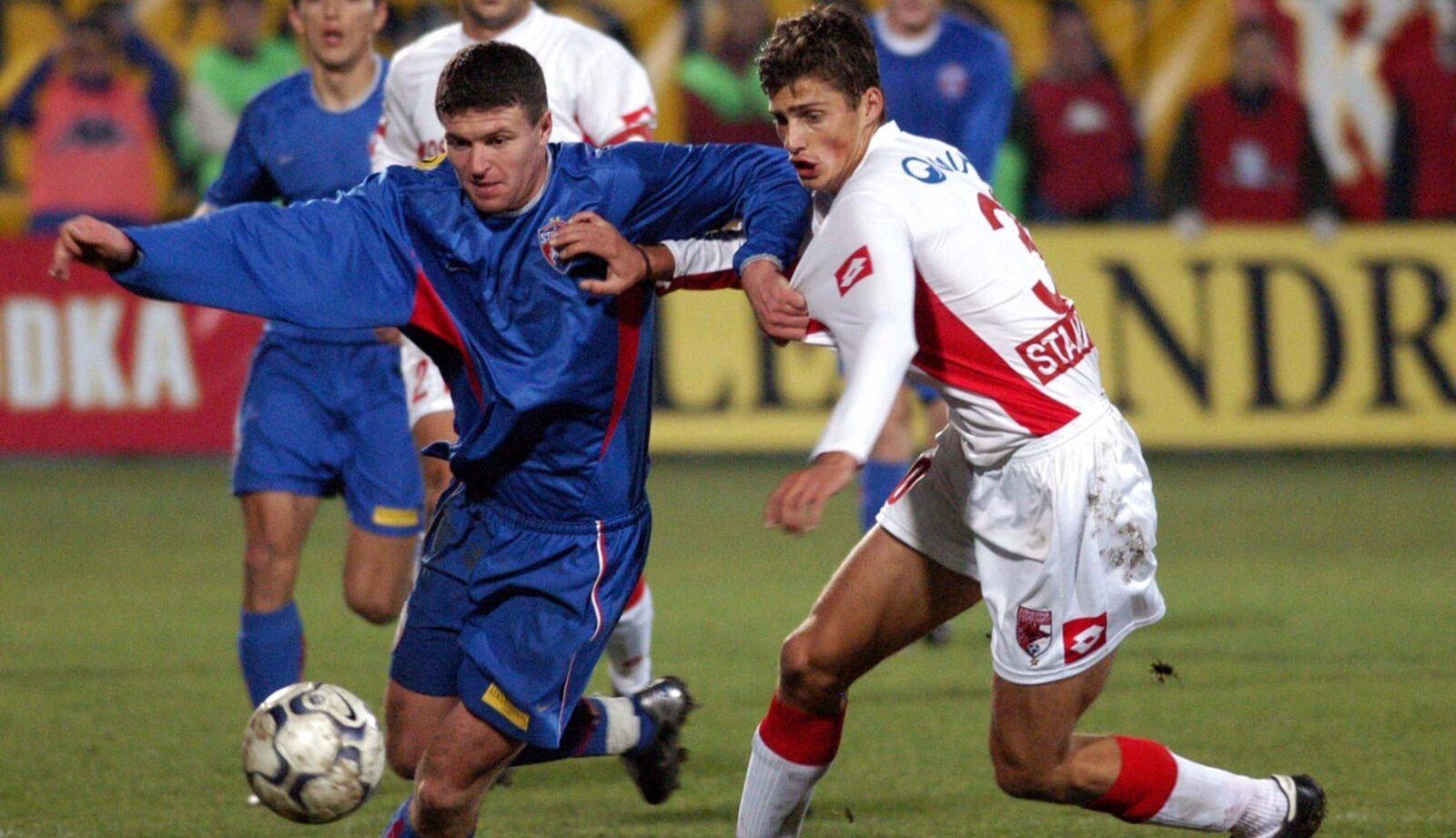 [ad_1] Gabriel Tamaș, cunoscutul fotbalist român, rememorează momentele cheie din cariera sa, inclusiv o accidentare suferită în adolescență, care i-a afectat evoluția pe terenul de fotbal