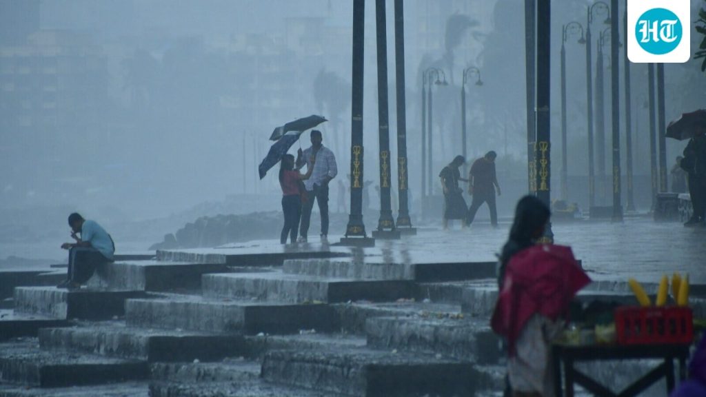Mumbai_on_alert_as_Maharashtra_faces_rain_1759109293167_1759109293389.JPG