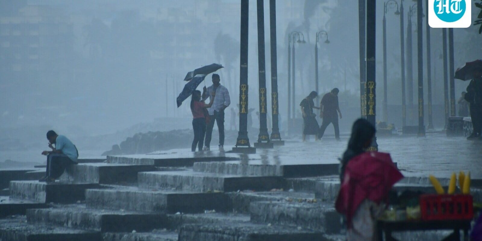 Mumbai_on_alert_as_Maharashtra_faces_rain_1759109293167_1759109293389.JPG