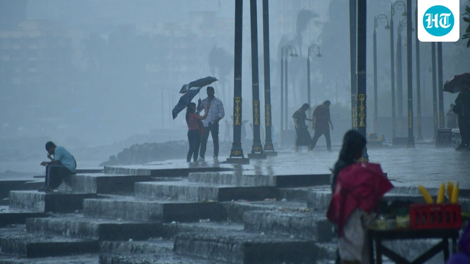 [ad_1] India Meteorological Department (IMD) a emis alerte roșii și portocalii pentru ploi abundente în mai multe districte din Maharashtra, inclusiv Mumbai, pe fondul unor precipitații neîntrerupte care persistă de trei zile