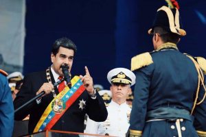 Președintele Nicolas Maduro acuză că opt nave militare din SUA, încărcate cu 1.200 de rachete, și un submarin se îndreaptă spre Venezuelaea noastră”