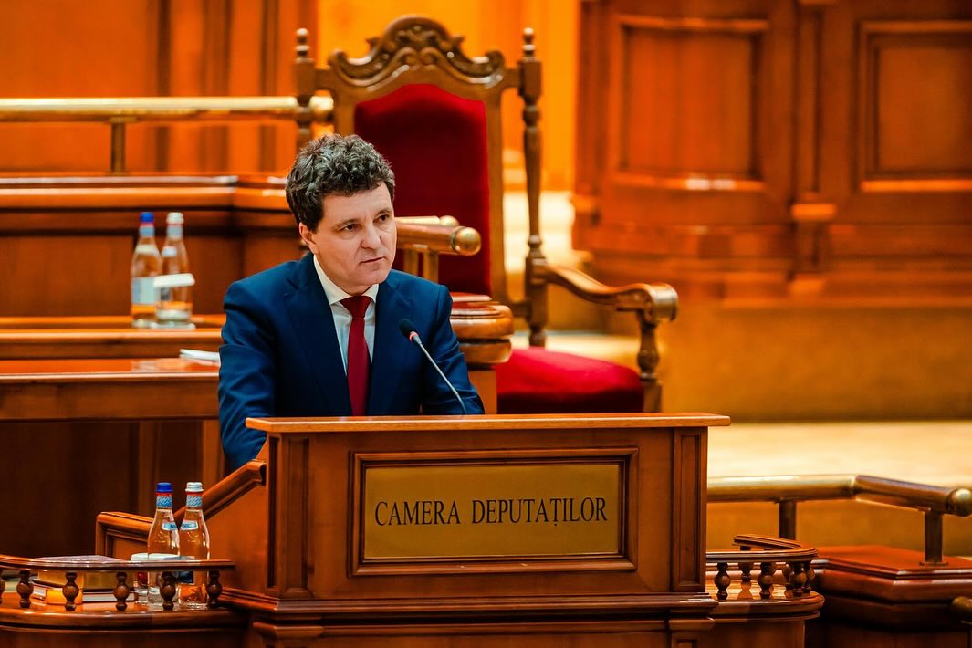 Nicuşor Dan: În viața noastră politică, SRI a avut un