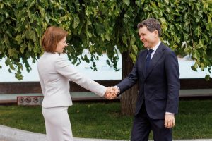 Nicuşor Dan, liderul naţiunii, va face o deplasare formală în Republica Moldova, cu ocazia Zilei Limbii Române / Este așteptat să fie prezent la cunoscuta competiție “Marea Dictare Națională”, care va avea loc în cadrul Piaței Marii Adunări Naționale din Chișinău.