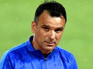 Retur! După o absență de doi ani, Toni Petrea își pune semnătura pe un contract în România.