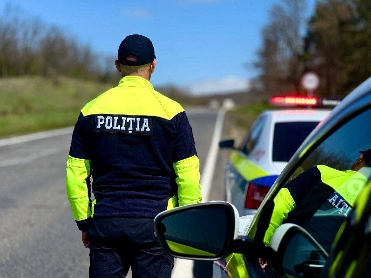 [ad_1] Inspectoratul General al Poliției din Moldova a deschis o anchetă duminică după ce mai mulți cetățeni moldoveni stabiliți în Moscova au fost oferiți să plece cu autocarul din Rusia spre Belarus pentru a vota, relatează agenția de știri Agerpres