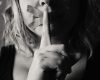 Profil-alb-negru-tacere-Foto-Pexels-com-e1702999633516.jpg