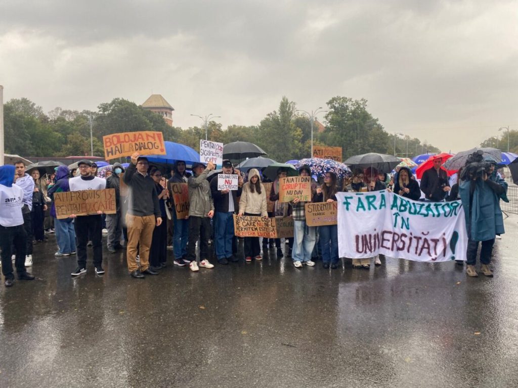 Protrst-studenti-Piata-Victoriei-e1759153180894.jpeg