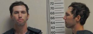 Primul examen în fața instanței al lui Tyler Robinson, suspectul în uciderea lui Charlie Kirk, cu vestă de autovătămare; procurorul menționează că a lăsat un mesaj prevestitor al crimeiea noastră”