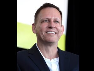Peter Thiel afirmă că reglementarea inteligenței artificiale poate accelera sosirea Antihristului, susținând că acesta ar putea ajunge la putere folosing teamă de o calamitate globală cauzată de AI pentru instaurarea unui stat mondial totalitar