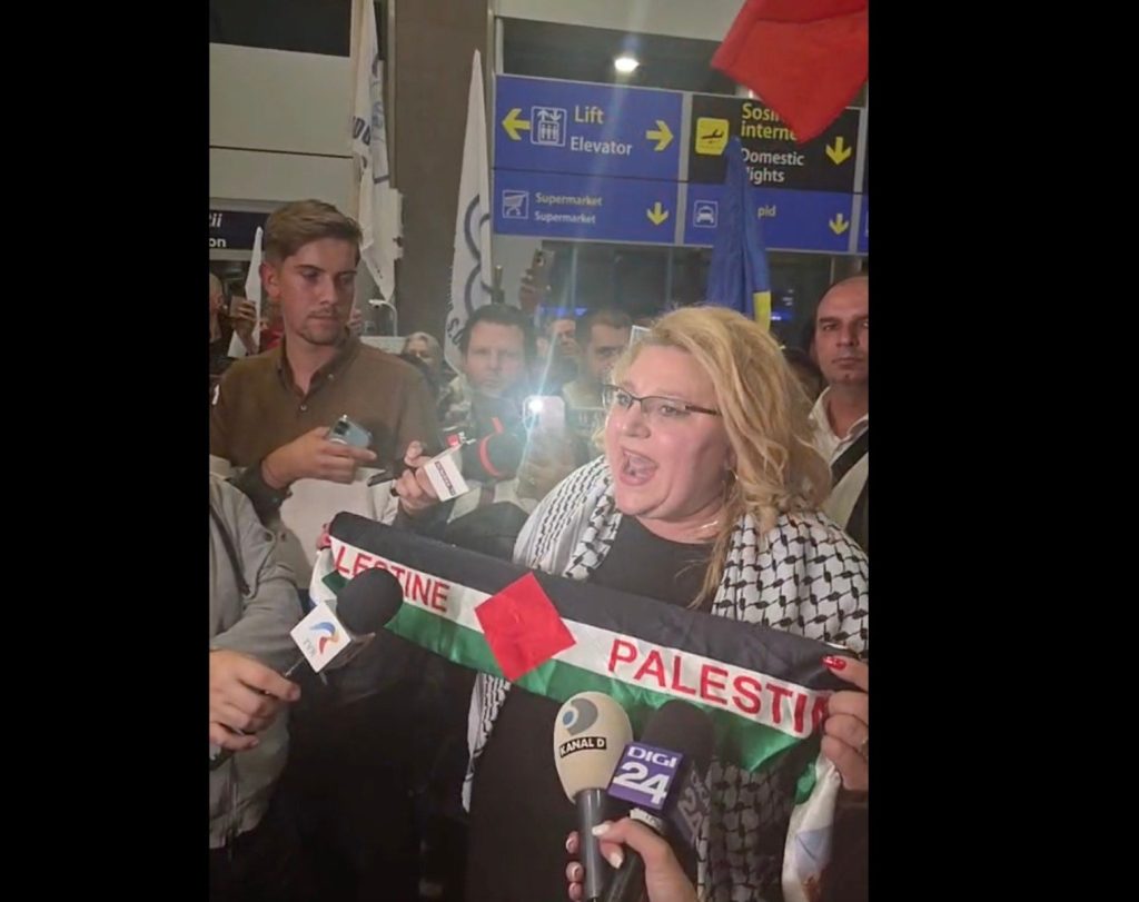 Sosoaca-la-Aeropot-cu-steagul-Palestinei.jpg