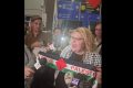 Sosoaca-la-Aeropot-cu-steagul-Palestinei.jpg