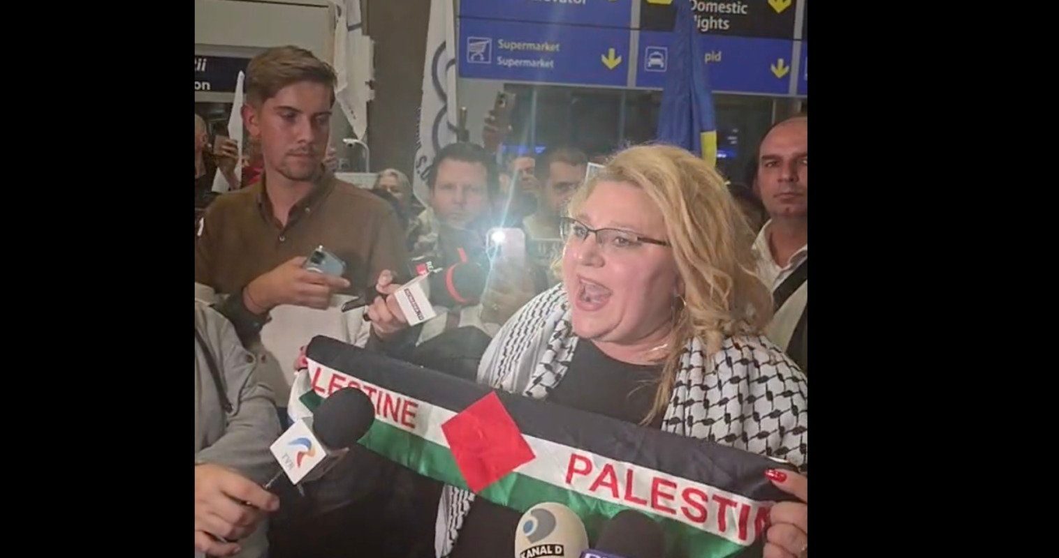 Sosoaca-la-Aeropot-cu-steagul-Palestinei.jpg
