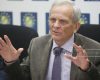 Stolojan spune că încercarea PSD şi a altor partide de a-l convinge pe Bolojan că greşeşte în reforma administraţiei e ca şi cum încerci să vinzi castraveţi grădinarului: Am intrat într-o perioadă de lâncezire, provoacă dezgust populaţiei