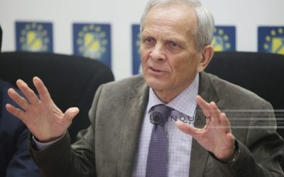 Stolojan spune că încercarea PSD şi a altor partide de a-l convinge pe Bolojan că greşeşte în reforma administraţiei e ca şi cum încerci să vinzi castraveţi grădinarului: Am intrat într-o perioadă de lâncezire, provoacă dezgust populaţiei