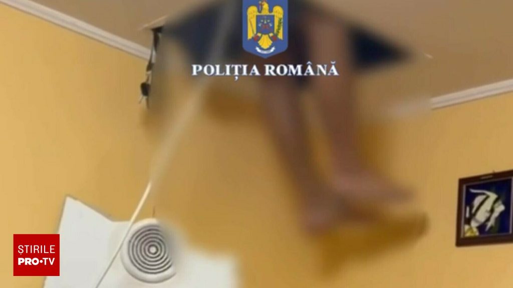 Un bărbat căutat de Poliția Capitalei s-a ascuns într-o gaură din tavan, când au venit mascații să-l ridice. VIDEO