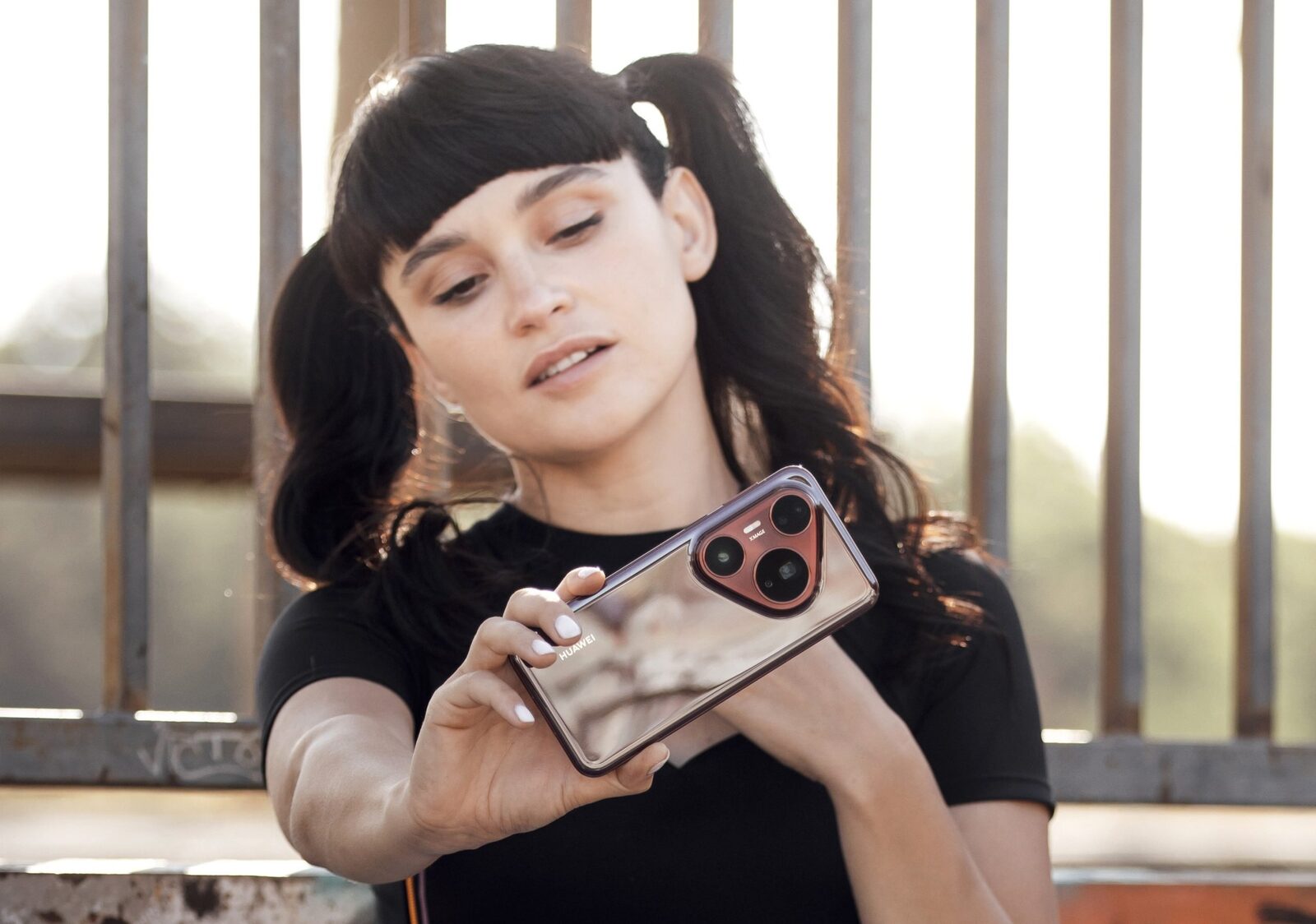 [ad_1] Irina Rimes a filmat cel mai nou videoclip, intitulat „DnB Moldovenesc”, utilizând tehnologia avansată a telefonului Huawei Pura 80 Ultra