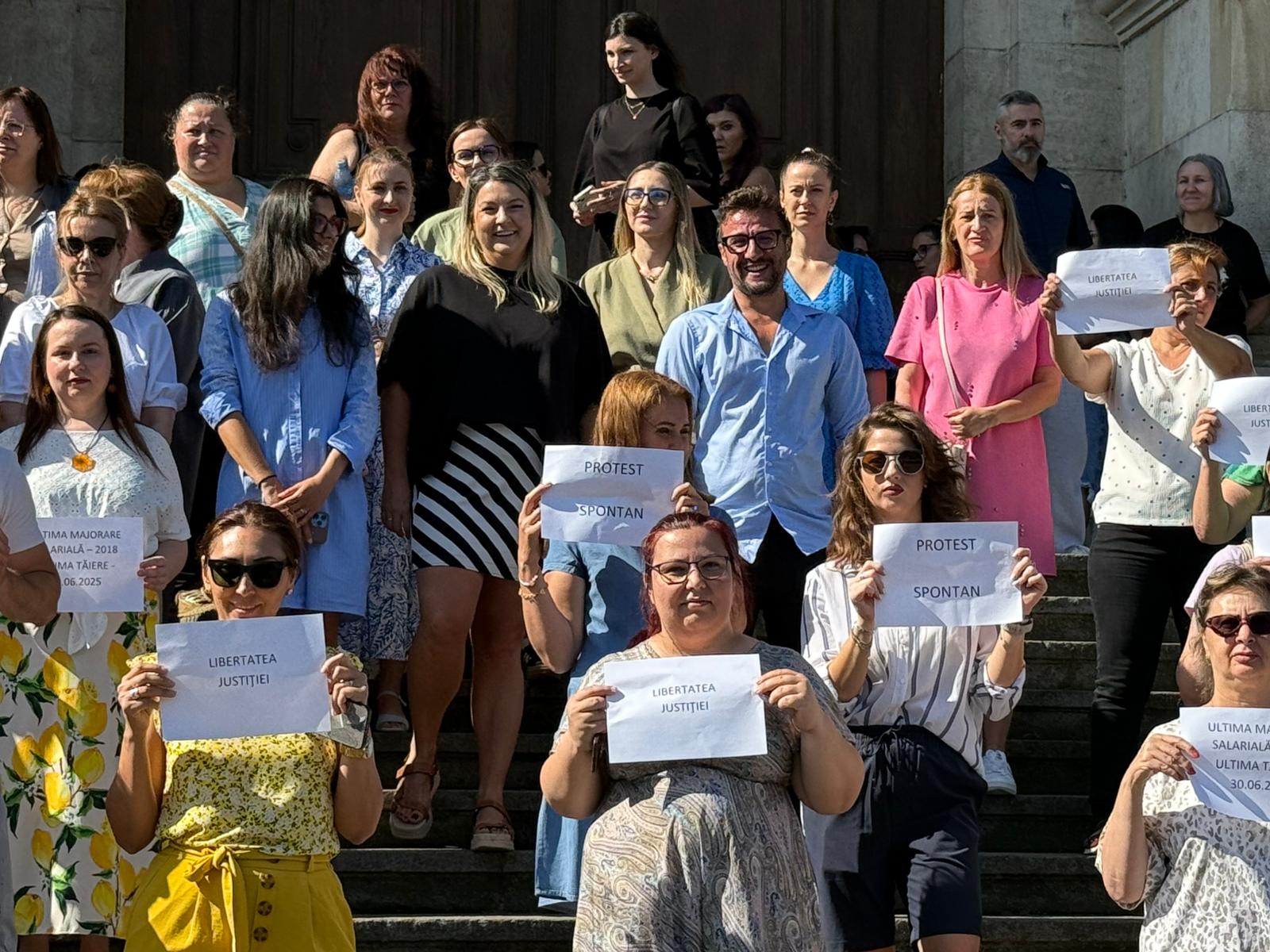 Sindicaliștii din domeniul financiar protestează sâmbătă în fața Ministerului de Finanțe, solicitând zece revendicări, inclusiv finanțarea echitabilă a instituțiilor, stabilirea unor norme realiste pentru muncă și implementarea unei digitalizări eficiente