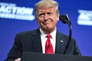Trump suspectează paracetamolul drept cauza autismului: „Nu-i administrați copilului” – experții avertizează asupra riscului de confuzie și teamă generat de aceste afirmații neconfirmate
