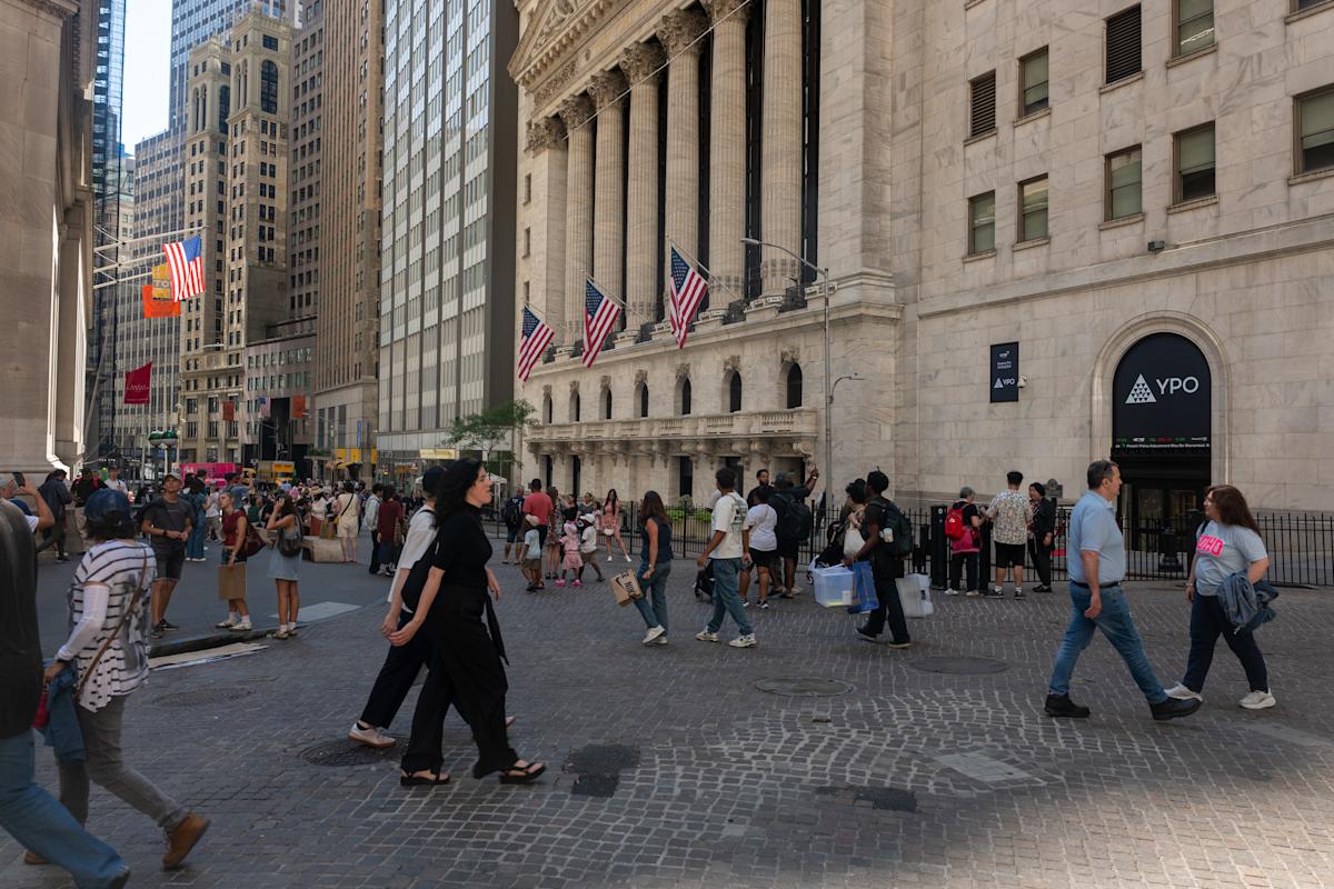 Creșteri pentru Nasdaq, Dow și S&P 500 după semnalele Fed privind tăierile; Nvidia mizează pe Intel.