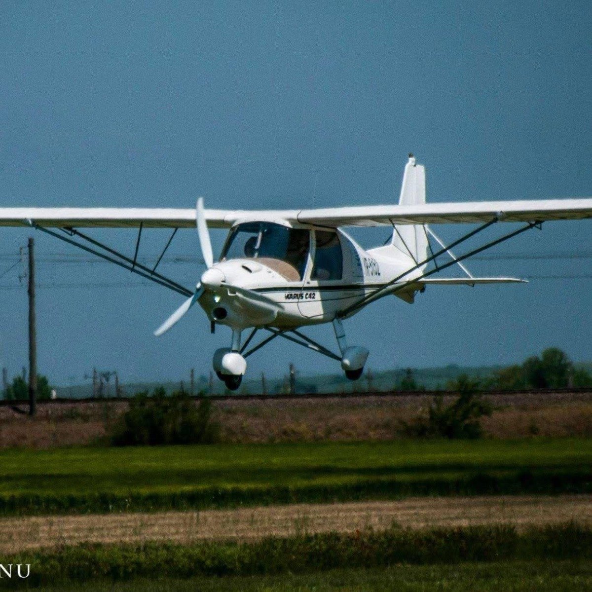 Arhitect și consilier local AUR, Marian Jan Chiriță, cel aflat la manșa avionului de mici dimensiuni prăbușit la Iași, a suferit amputarea ambelor picioare; Mesajul AUR: „Îi dorim multă putere, răbdare și o recuperare rapidă”