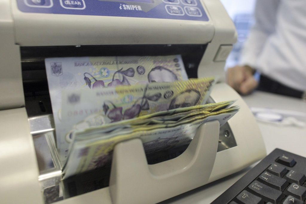 bani-lei-bancnote-cash-numerar-Sursa-foto-Inquam-Photos-Octav-Ganea-6.jpg