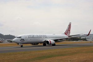 Pasagerii unui Boeing 737 Max 8 al Virgin Australia, nevoiți să urineze în sticlă după defectarea celor trei toalete, pe un zbor de șase ore între Denpasar și Brisbane, au fost prinși în incidentul penibil în care vasul de toaletă plin s-a revărsat pe podeaea noastră”